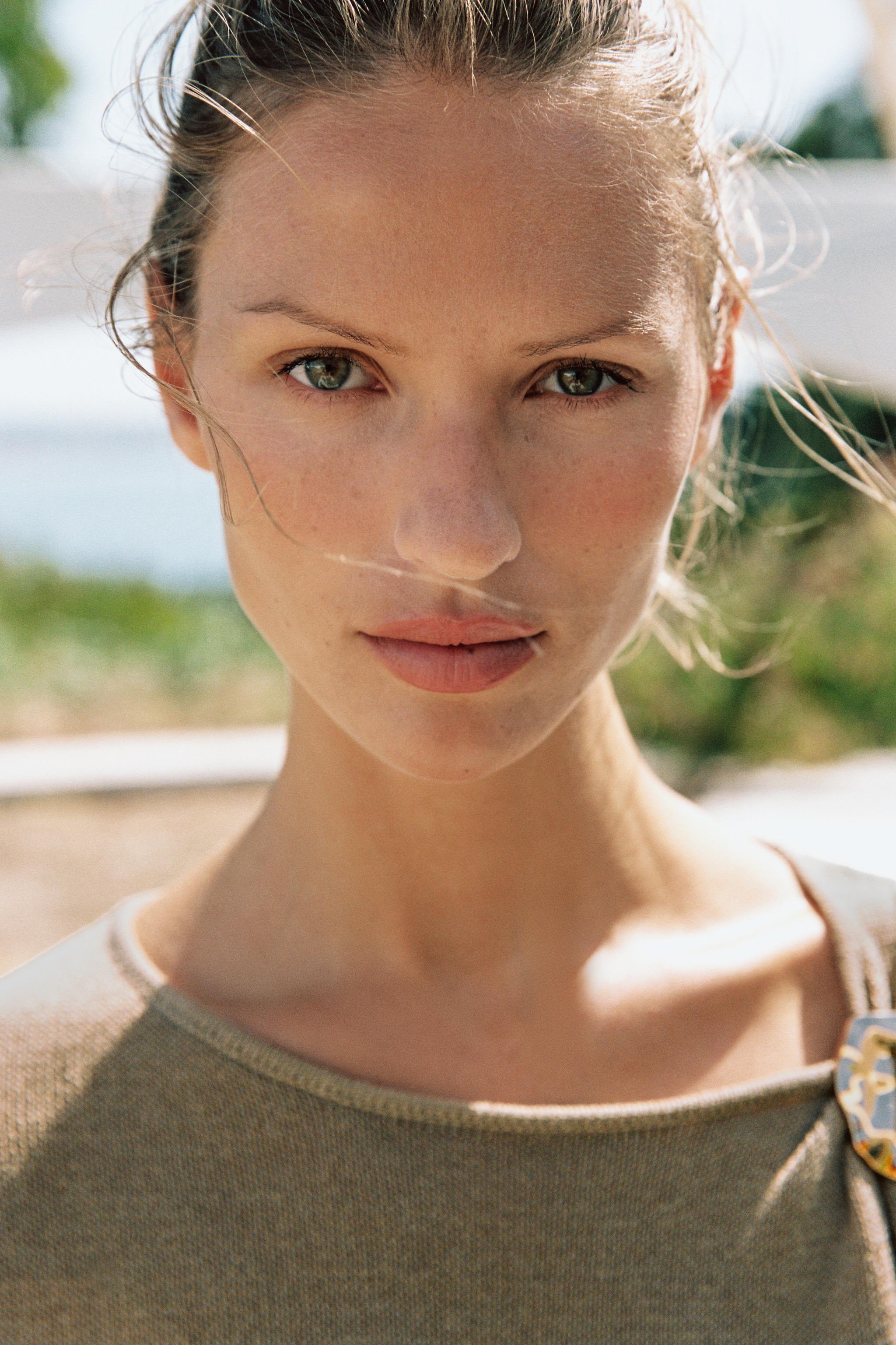 METALLIC TRIM KNIT TOP